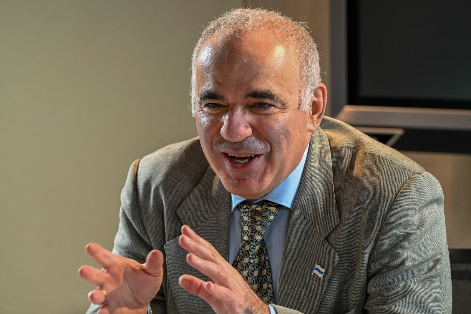Garry Kasparov discutând despre importanța victoriei Ucrainei pentru pacea în Europa.
