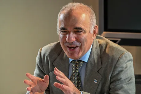 Garry Kasparov discutând despre importanța victoriei Ucrainei pentru pacea în Europa.