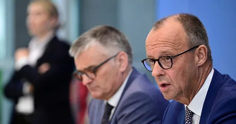 Lideri europeni discutând despre negocierile de pace cu Rusia la Berlin.