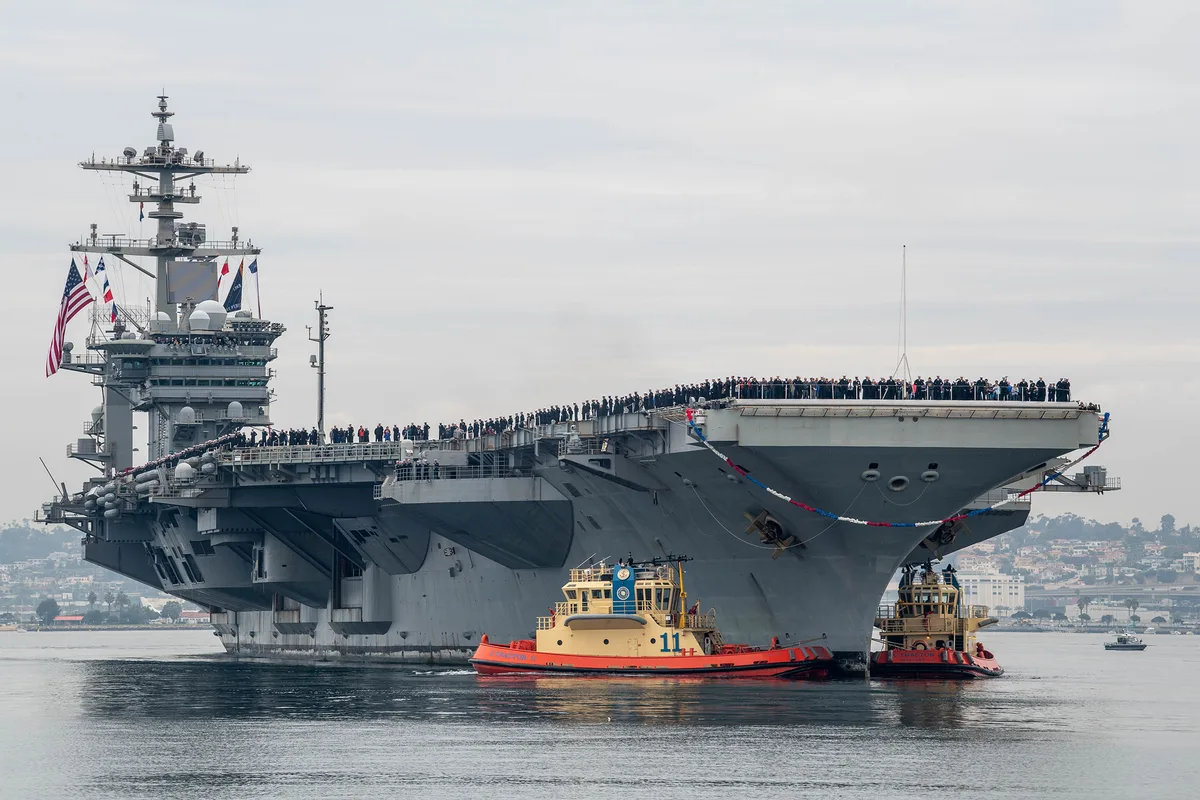 Portavionul USS Abraham Lincoln în apropierea apelor iraniene.