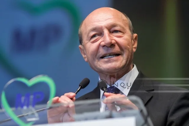 Traian Băsescu discutând despre politica românească și suspendarea președintelui.