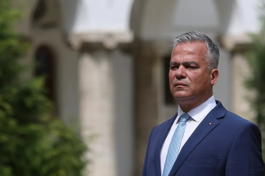 Adrian Veștea exprimă îngrijorări legate de conducerea PNL și marginalizarea liderilor locali.