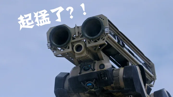 Robot militar cu lansator de rachete, utilizat în exerciții amfibii de către armata chineză.