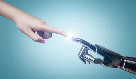 O mână umană atinge un deget robotic, simbolizând colaborarea între oameni și inteligența artificială.