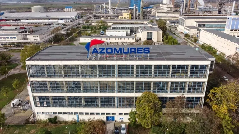 Clădirea Azomureș, simbol al industriei chimice din Târgu Mureș.