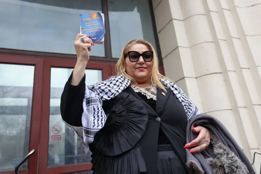 Diana Șoșoacă susține moțiunea de cenzură împotriva Guvernului Bolojan.