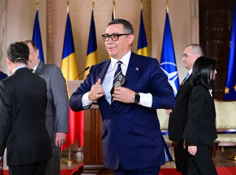 Victor Ponta discutând despre influența în politică și întâlniri cu oameni de afaceri.