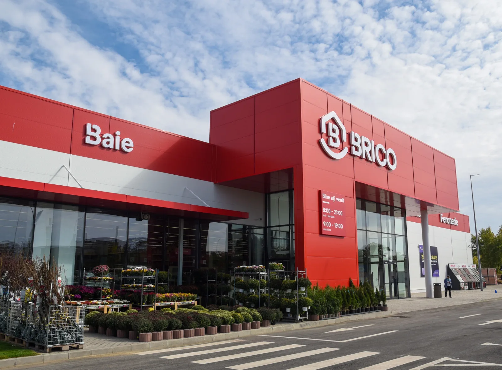 Nou magazin BRICO deschis în Vaslui, oferind produse diverse pentru construcții și amenajări.