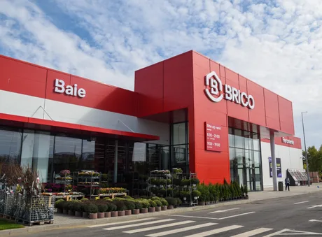 Nou magazin BRICO deschis în Vaslui, oferind produse diverse pentru construcții și amenajări.