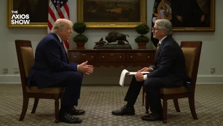 Donald Trump discutând despre puterea sa în timpul unui interviu.