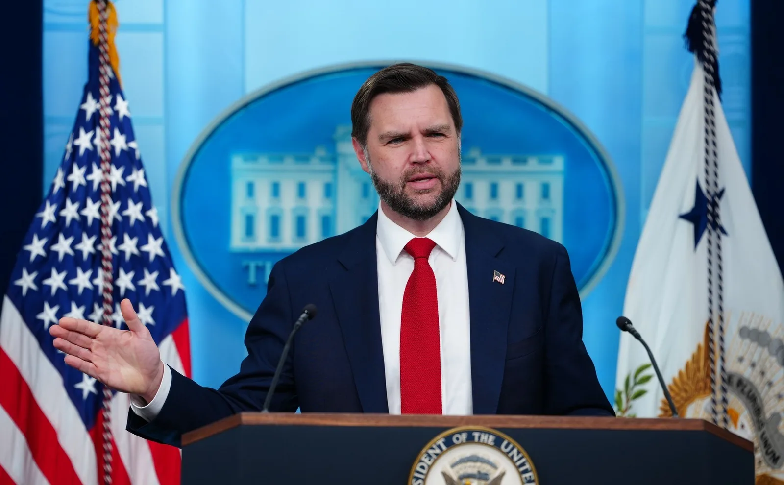 JD Vance anunță începutul negocierilor SUA-Iran pentru limitarea programului nuclear.
