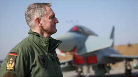 Generalul Neumann discută despre pregătirea Luftwaffe pentru apărarea NATO.