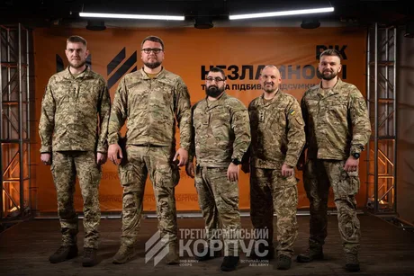 Reprezentanți ai Al Treilea Corp de Armată al Ucrainei la o conferință de presă.
