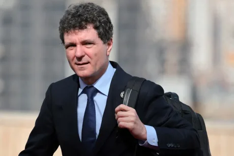 Nicușor Dan la summitul NATO, discutând despre securitatea regională.