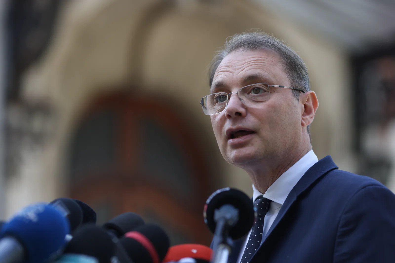 Luca Niculescu discutând despre noul guvern tehnocrat și susținerea politică.
