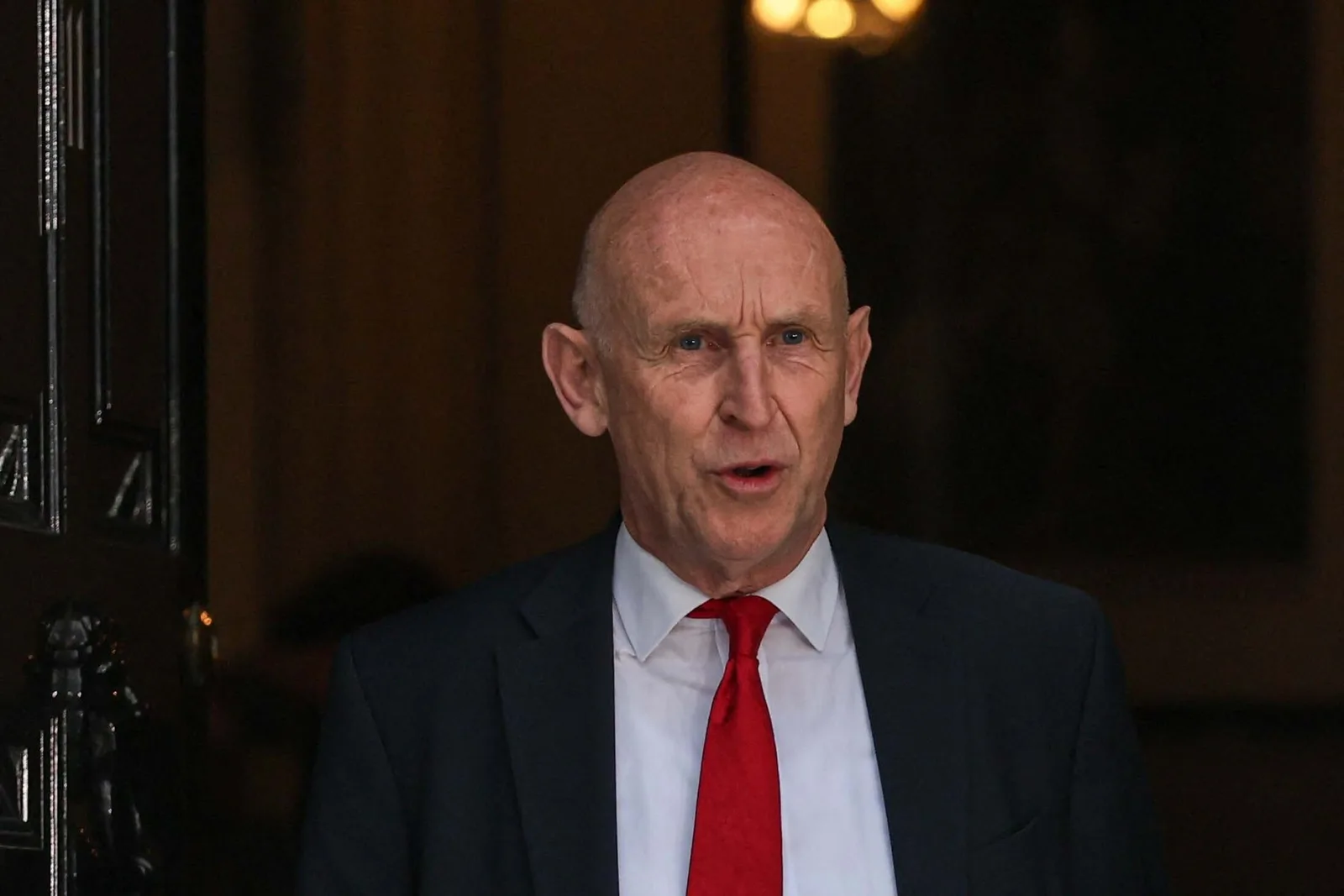 John Healey, noul ministru al Finanțelor, discutând despre bugetul apărării.