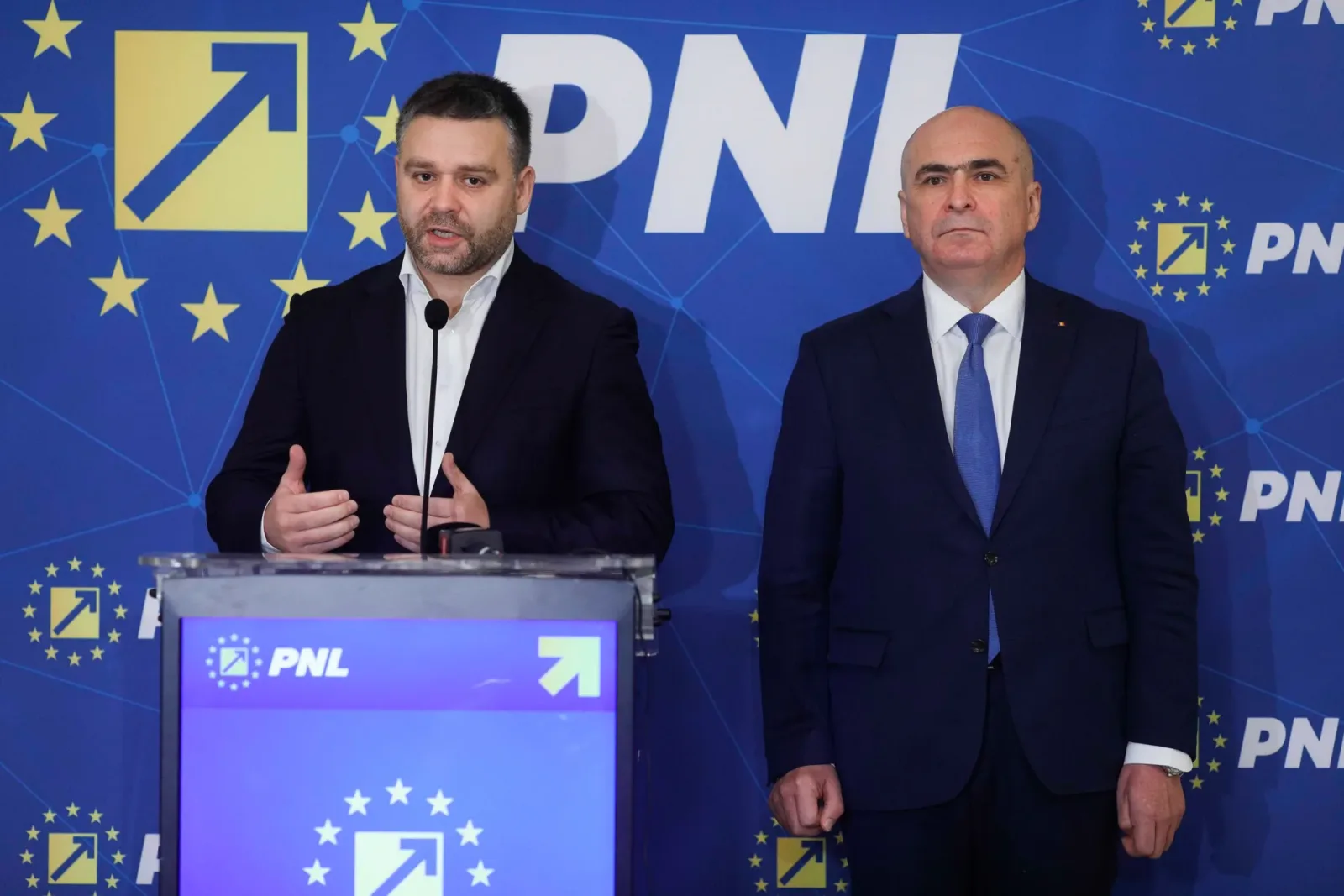 Ilie Bolojan și Alexandru Nazare la o conferință PNL.