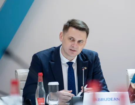 Mircea Abrudean discutând despre viitorul guvernării și PNRR.