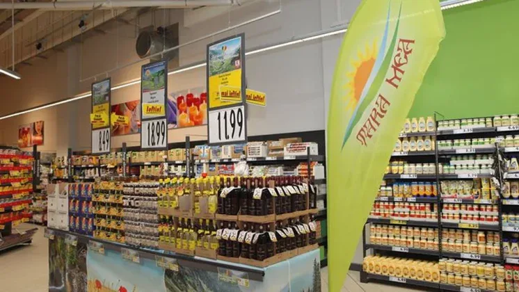 Produse expuse într-un magazin al cooperativei Țara Mea.