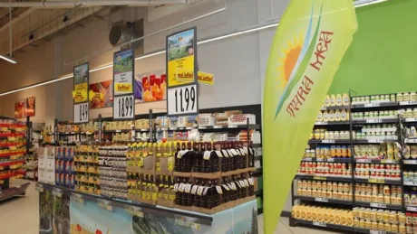 Produse expuse într-un magazin al cooperativei Țara Mea.