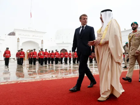 Emmanuel Macron discutând acorduri de livrare de motorină în Golf.