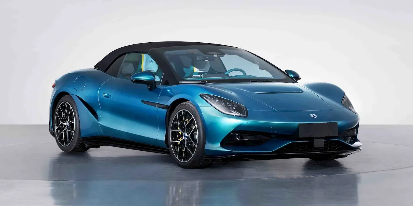 Roadster electric Denza Z, cu design modern și performanțe impresionante.
