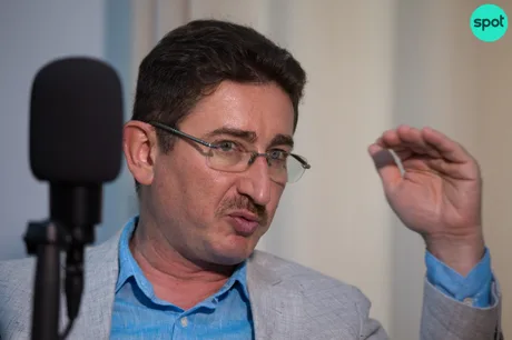 Bogdan Chirițoiu discutând despre investigația Consiliului Concurenței.