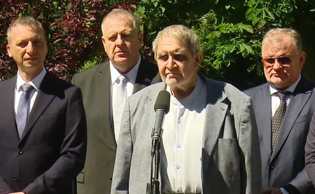 Varujan Pambuccian discută despre necesitatea unui guvern politic pentru stabilitatea parlamentară.