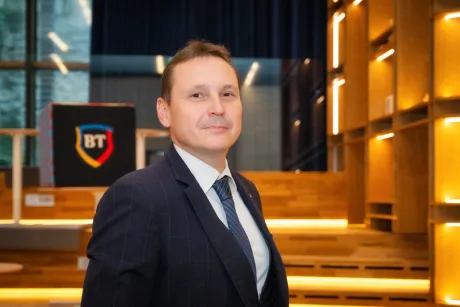 Cosmin Călin, noul Director General Adjunct la Banca Transilvania, într-un mediu modern.