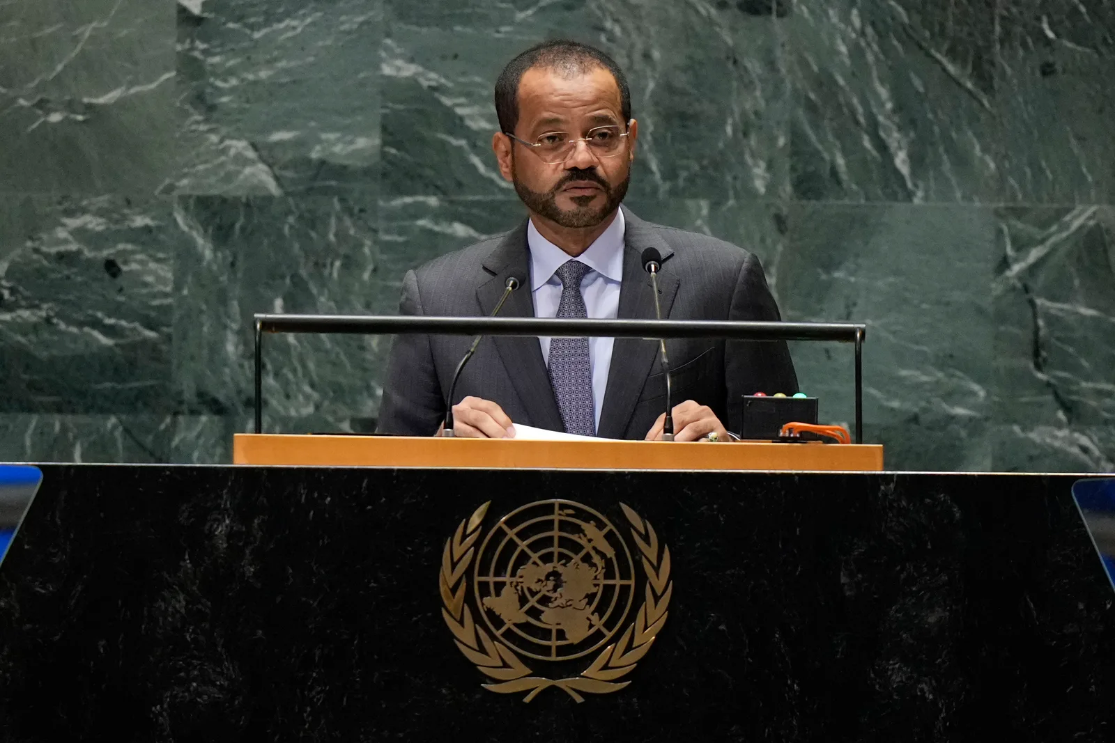 Ministrul Badr Albusaidi discutând despre negocierile nucleare cu Iranul.