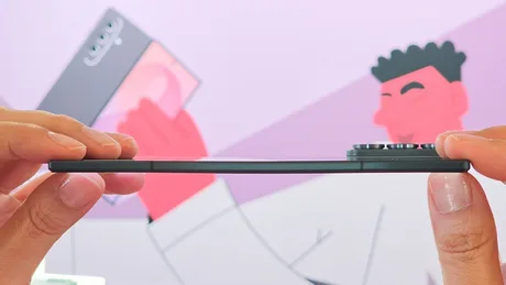 Samsung Galaxy Z Fold8, un telefon pliabil subțire și ușor, cu design modern.