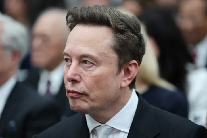 Elon Musk discută despre investițiile în fabrica de cipuri Terafab.