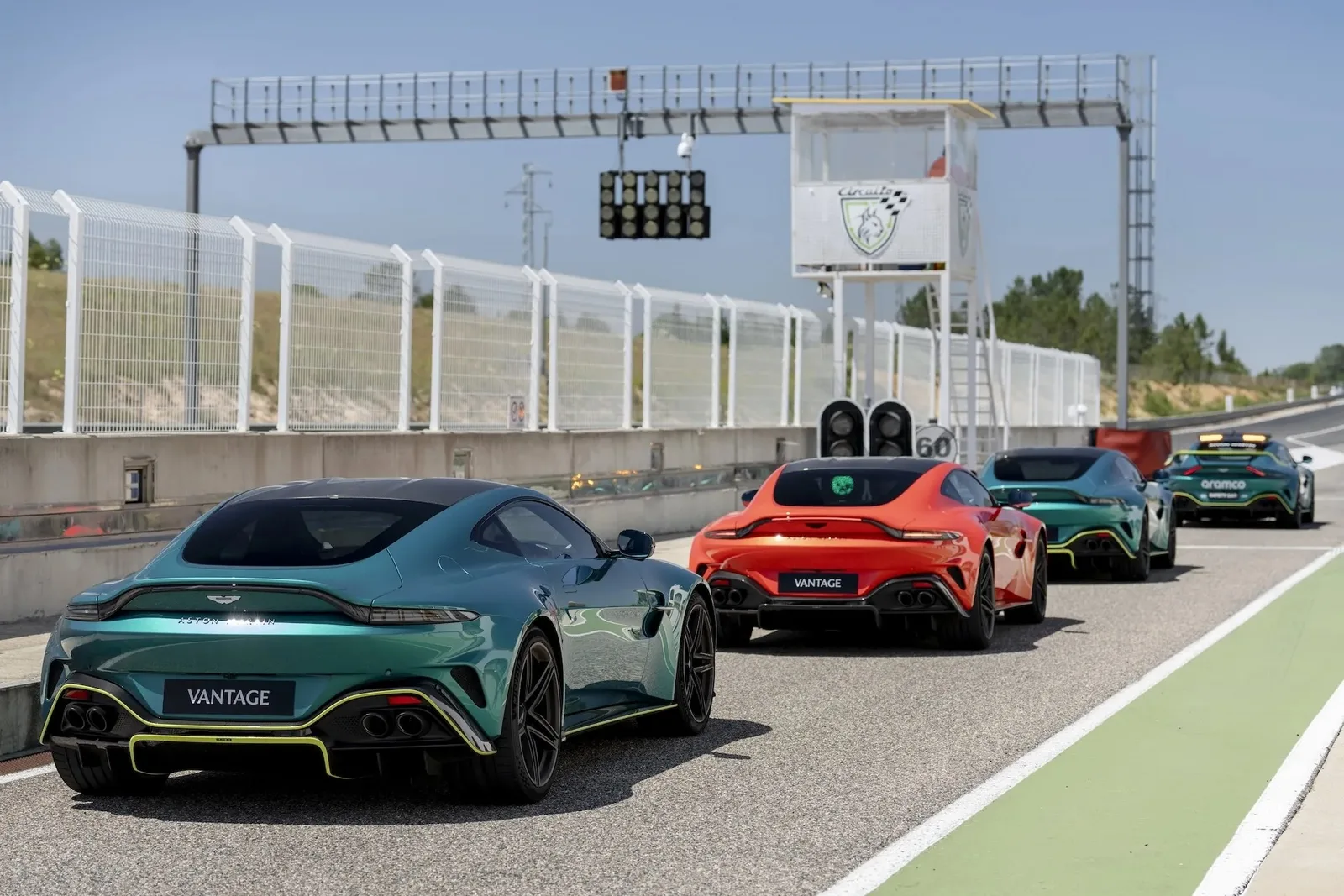 Aston Martin își reduce personalul pentru a face față pierderilor financiare.