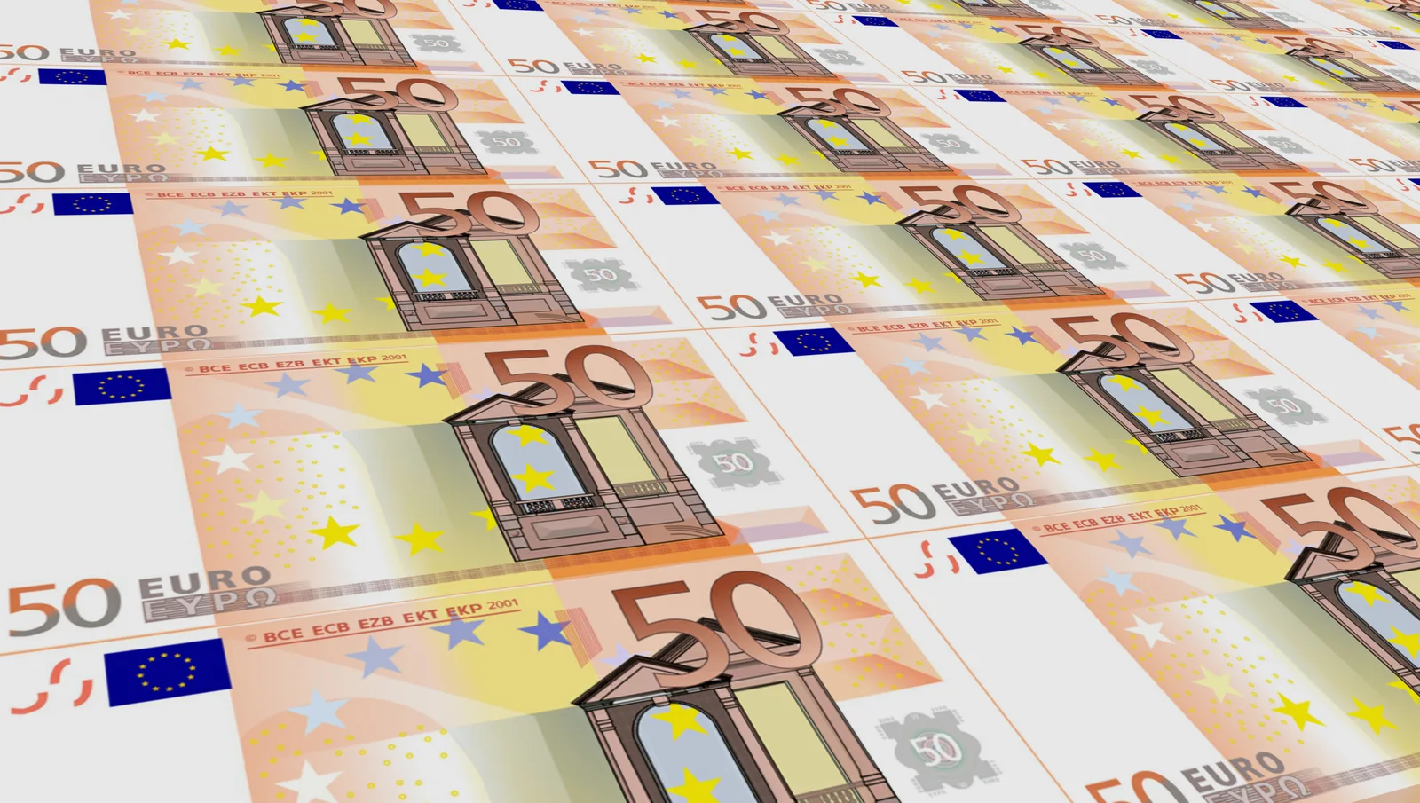 Bancnote de 50 de euro aranjate pe o suprafață plană.