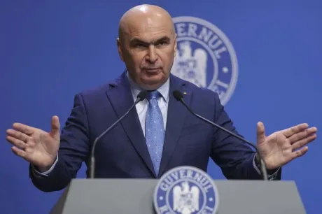Ilie Bolojan discută despre stabilitatea guvernamentală în contextul demisiilor PSD.