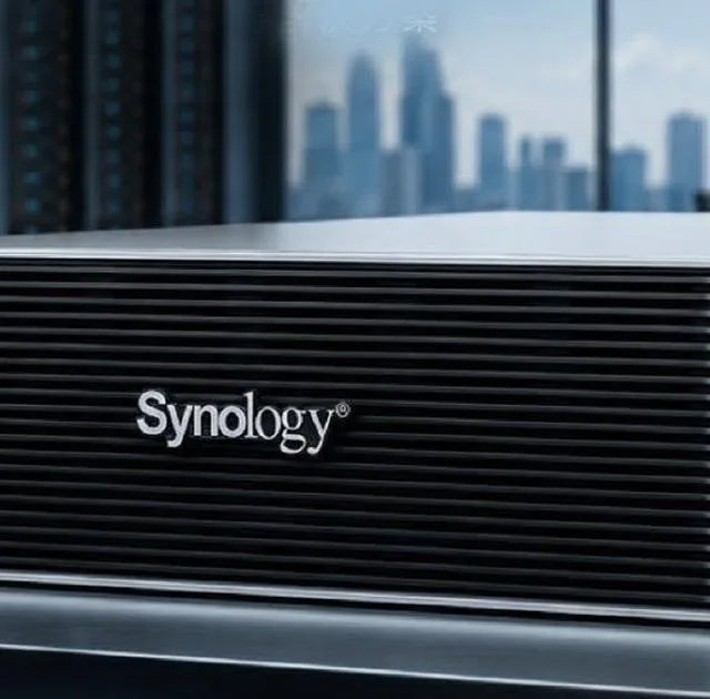 Sistem NAS performant pentru stocare și backup în medii enterprise.