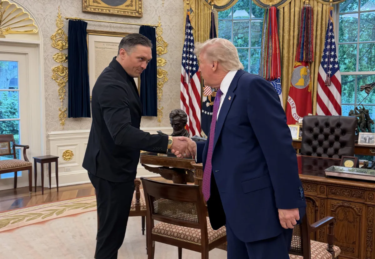 Întâlnire între Oleksandr Usyk și Donald Trump la Casa Albă.