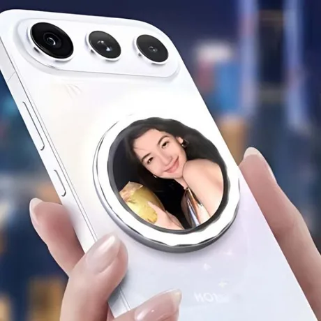 Ecran secundar inovator pentru fotografii mai bune și notificări rapide.