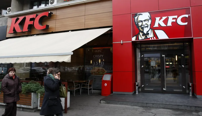 KFC deschide un bar temporar în Londra, oferind vinuri alături de pui prăjit.