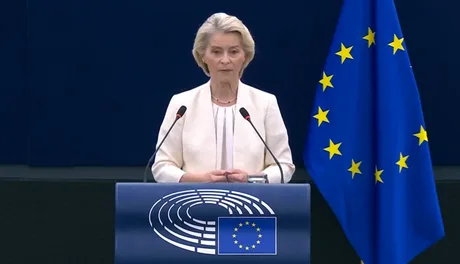 Ursula von der Leyen susține un discurs despre parteneriatele economice cu Canada.
