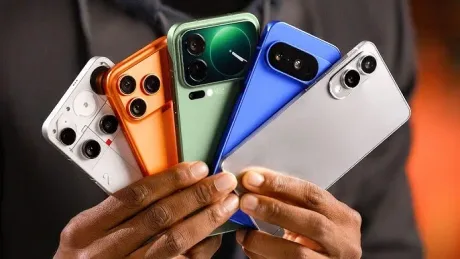 Cinci smartphone-uri de la Oppo și Vivo, diverse culori și modele.