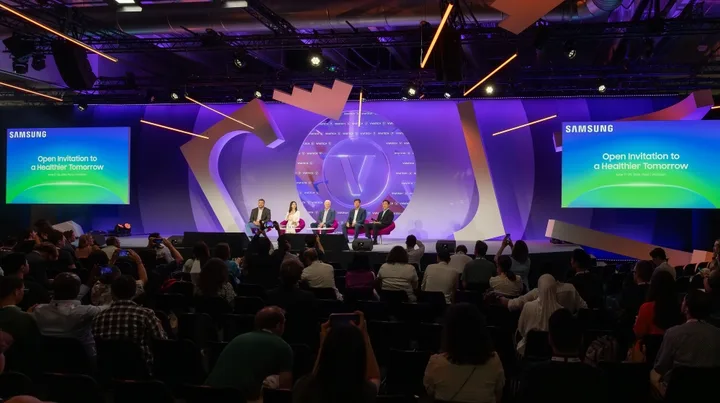 Discuție despre sănătatea conectată la VivaTech 2026, cu participanți din industrie.