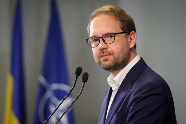 Dominic Fritz discută despre importanța finalizării contractelor pentru apărare.