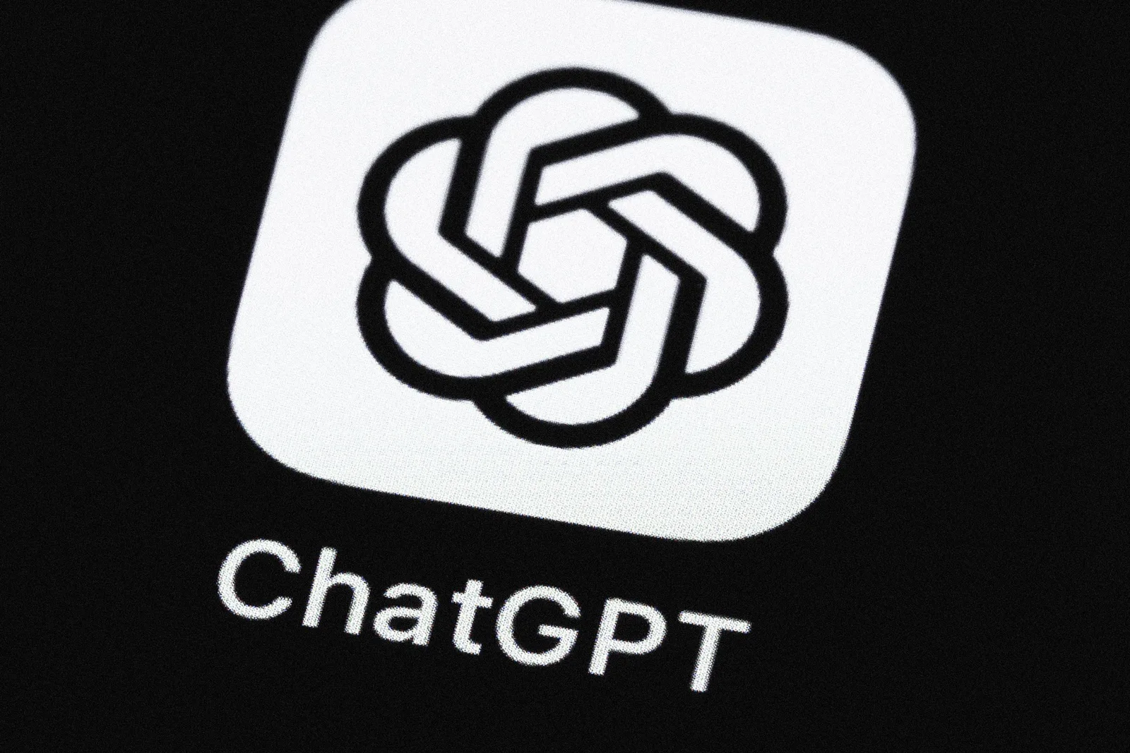 Decizia OpenAI de a retrage GPT-4o stârnește controverse și emoții puternice.