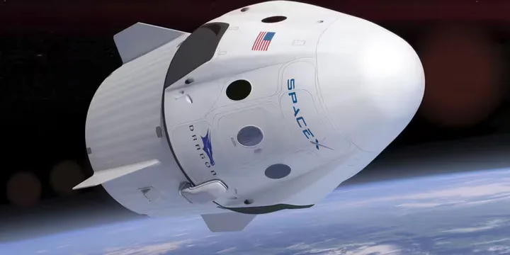 Nava SpaceX în orbită, simbolizând inovația în tehnologia spațială.