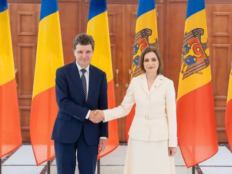 Nicușor Dan și Maia Sandu la o întâlnire oficială în Chișinău.