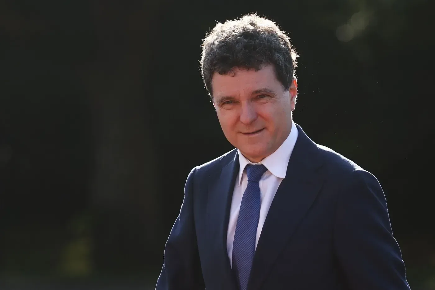 Nicușor Dan la o conferință de presă, discutând despre alegerile din 2024.
