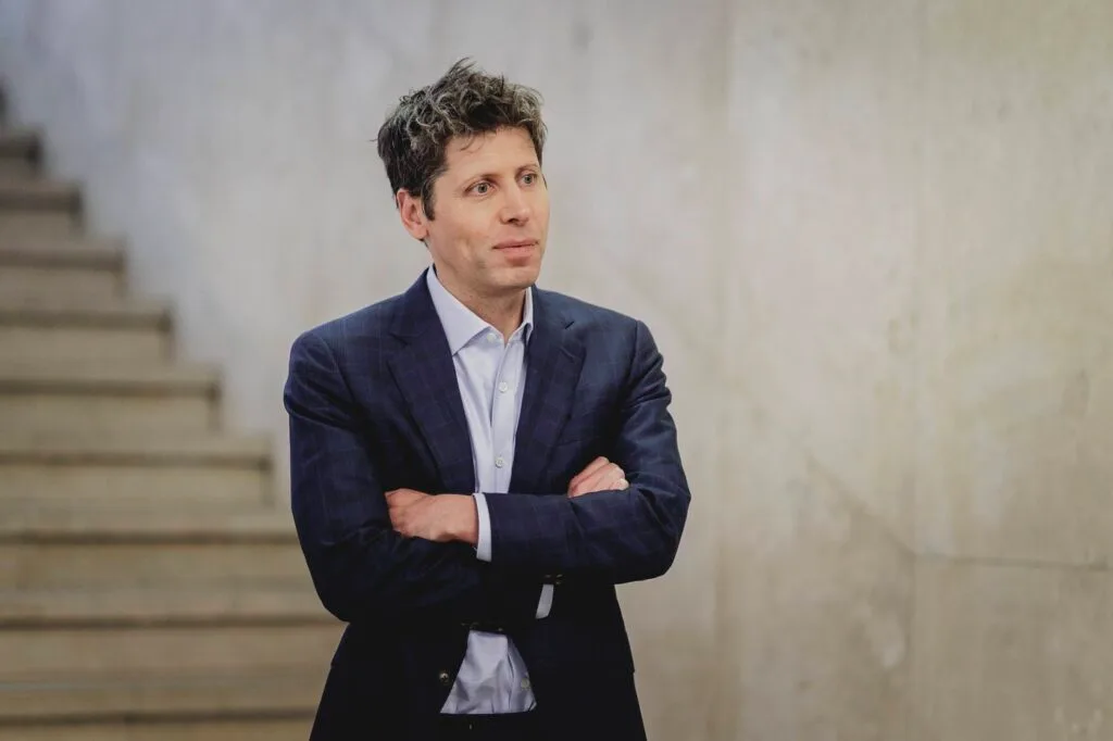 Sam Altman discută despre impactul IA asupra muncii și productivității.