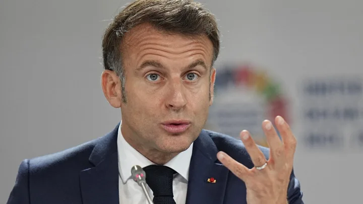 Emmanuel Macron discută despre măsuri pentru protejarea exporturilor de petrol.