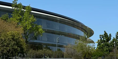 Birou modern în Sunnyvale, simbol al expansiunii Apple în 2026.